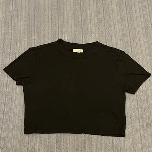 Black cropped t-shirt
